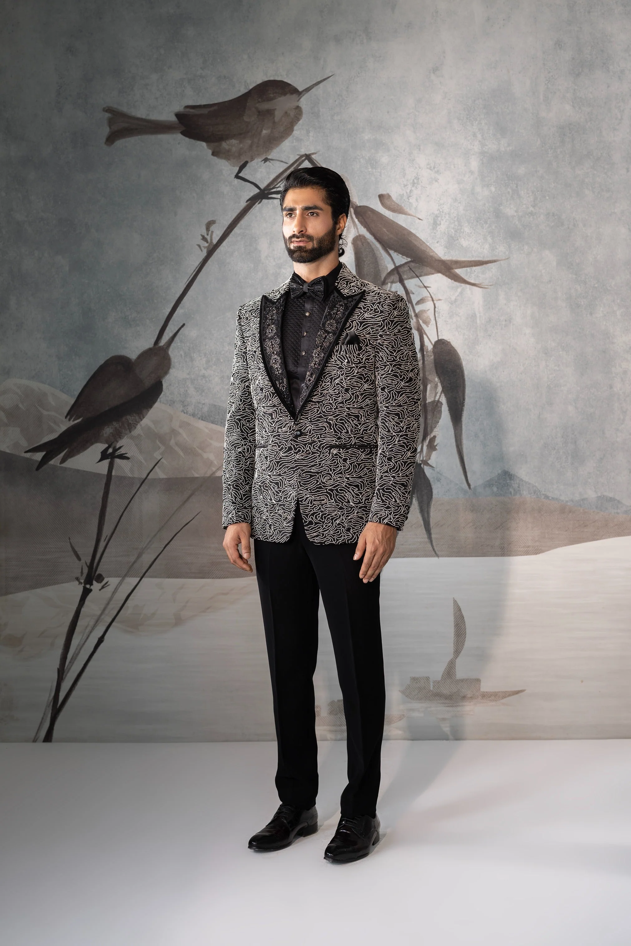 Black Luxury Tuxedo for Groom - Image 3