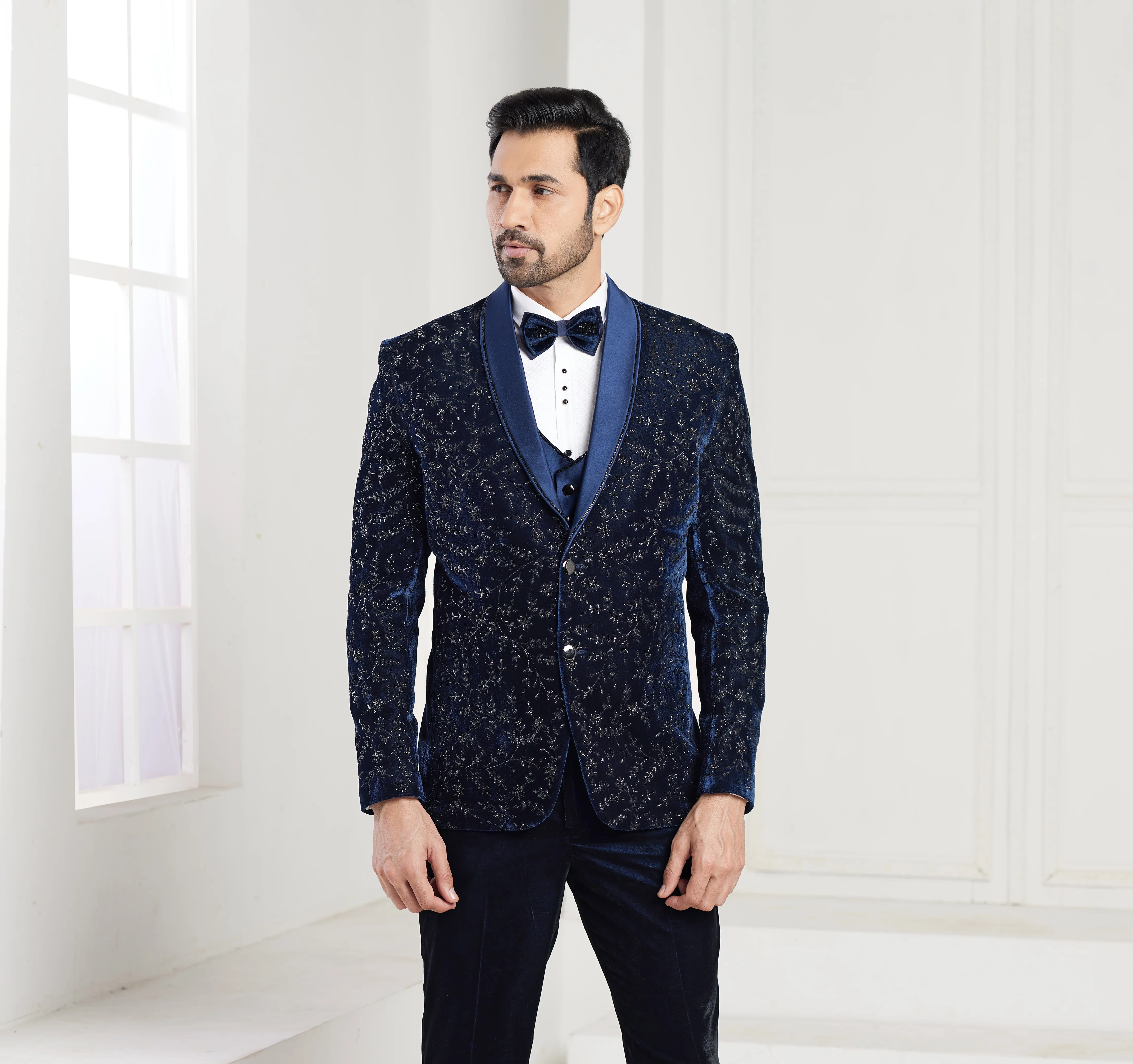 Blue men’s tuxedo with embroidery - Image 2