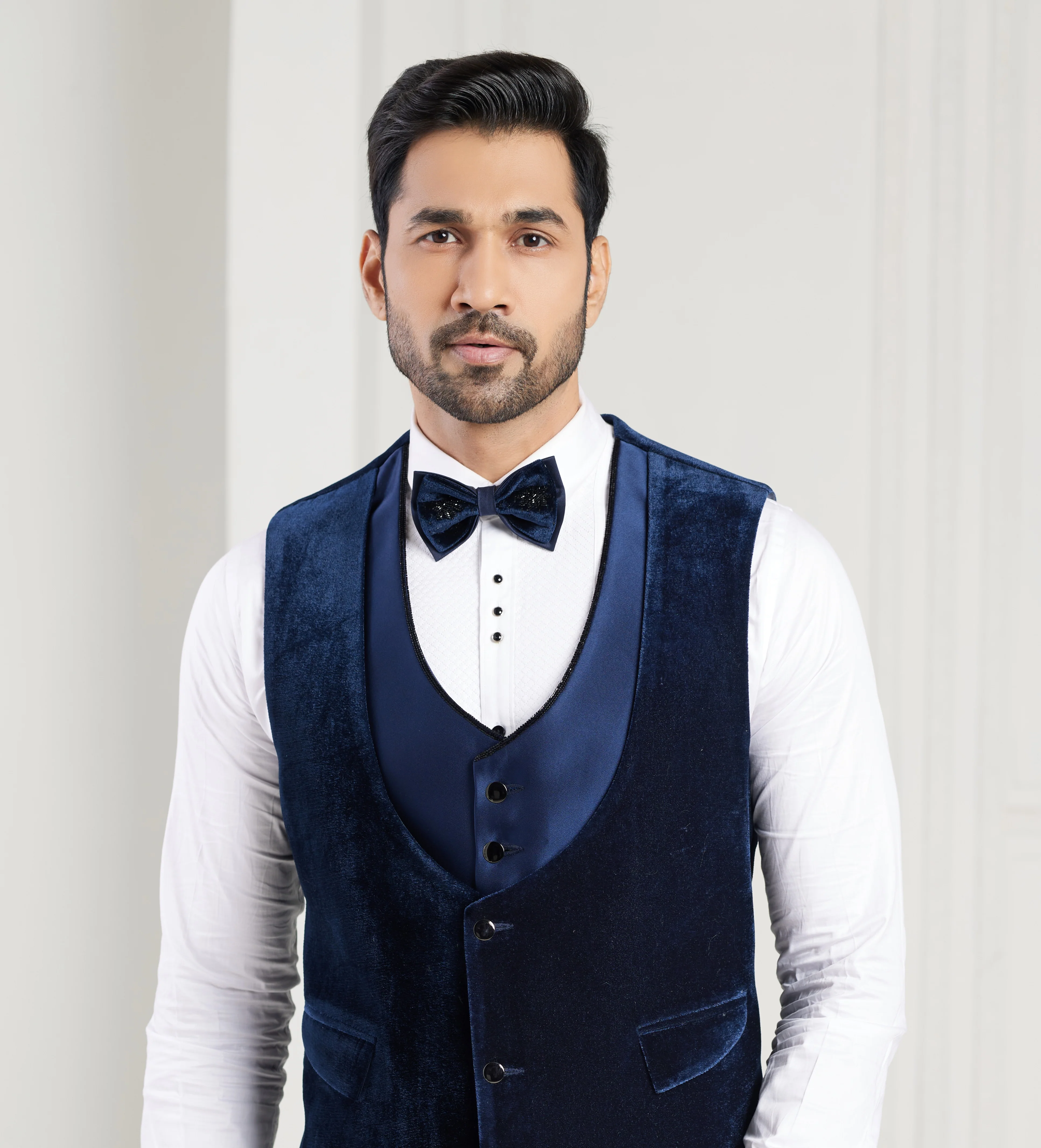 Blue men’s tuxedo with embroidery - Image 3