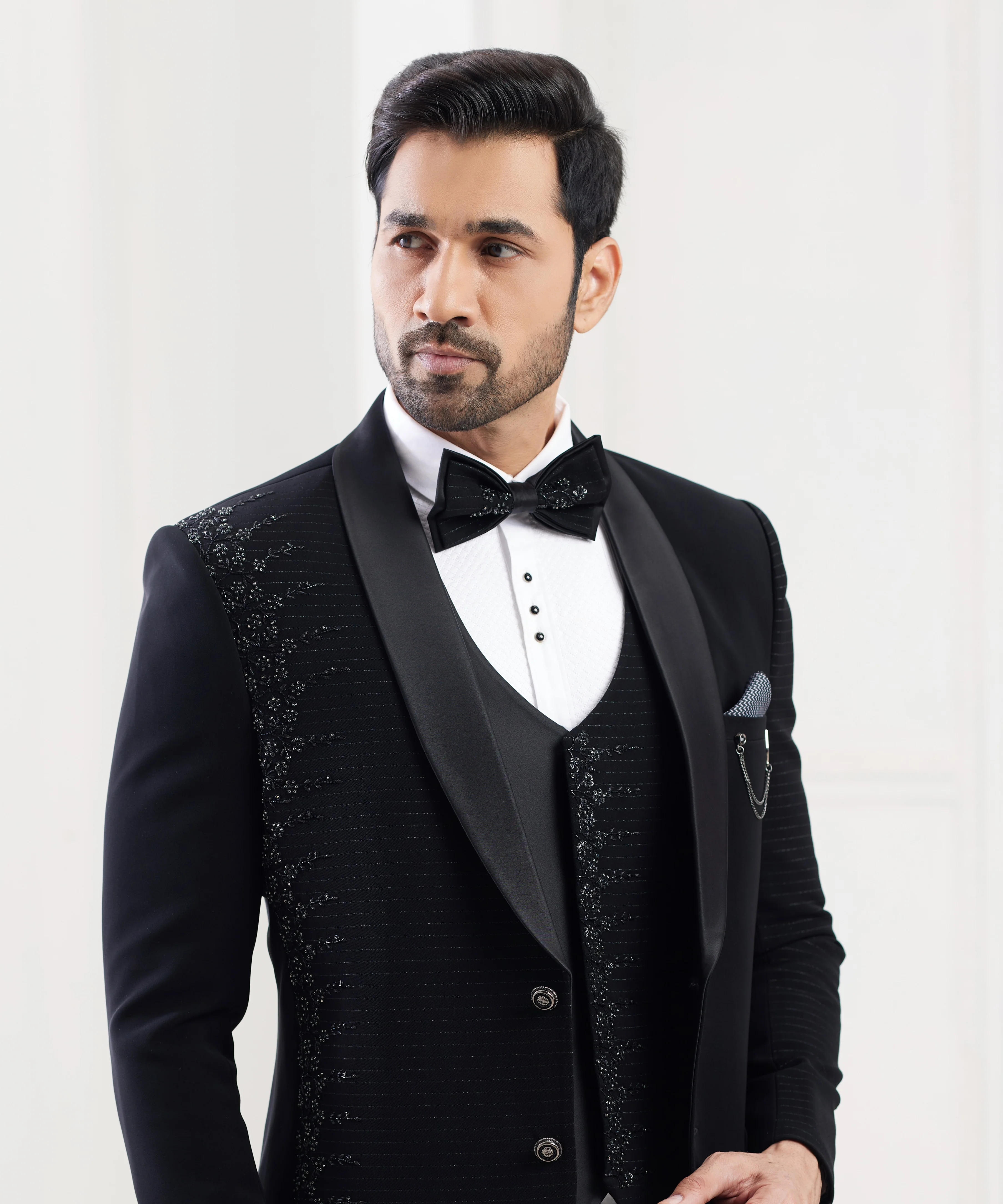 Black men’s tuxedo with embroidery - Image 2
