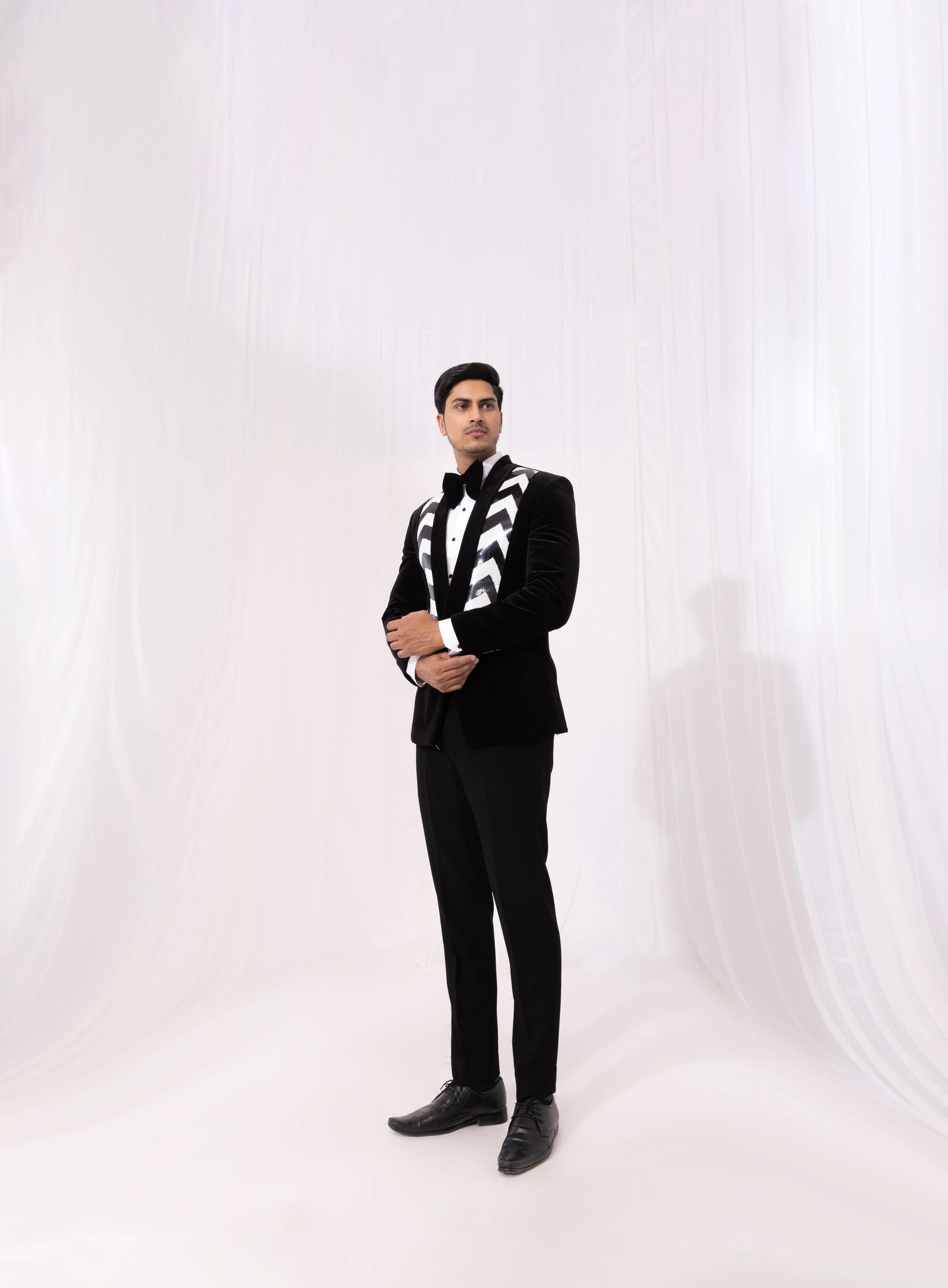 BLACK MONOCHROME TUXEDO - Image 3