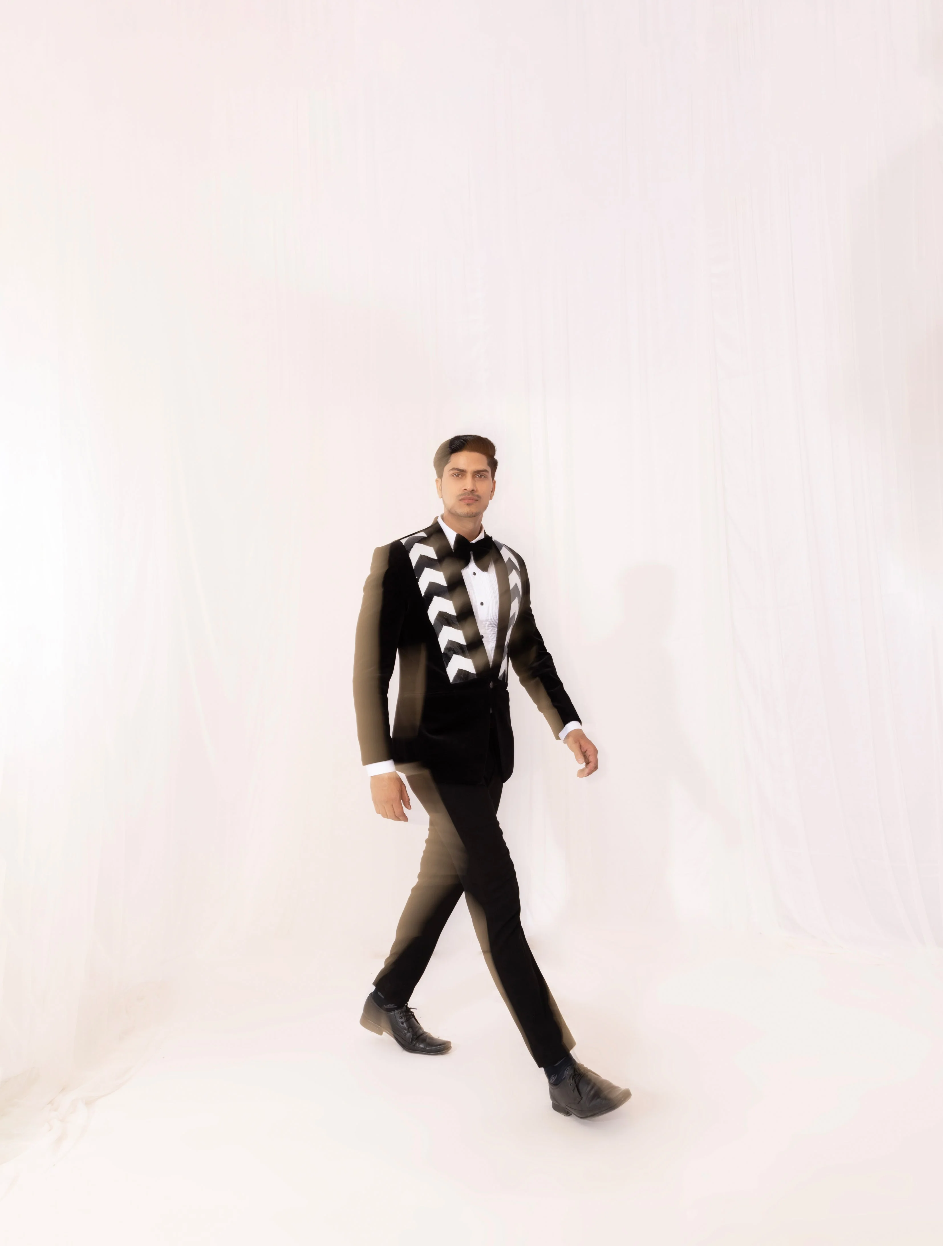 BLACK MONOCHROME TUXEDO - Image 4