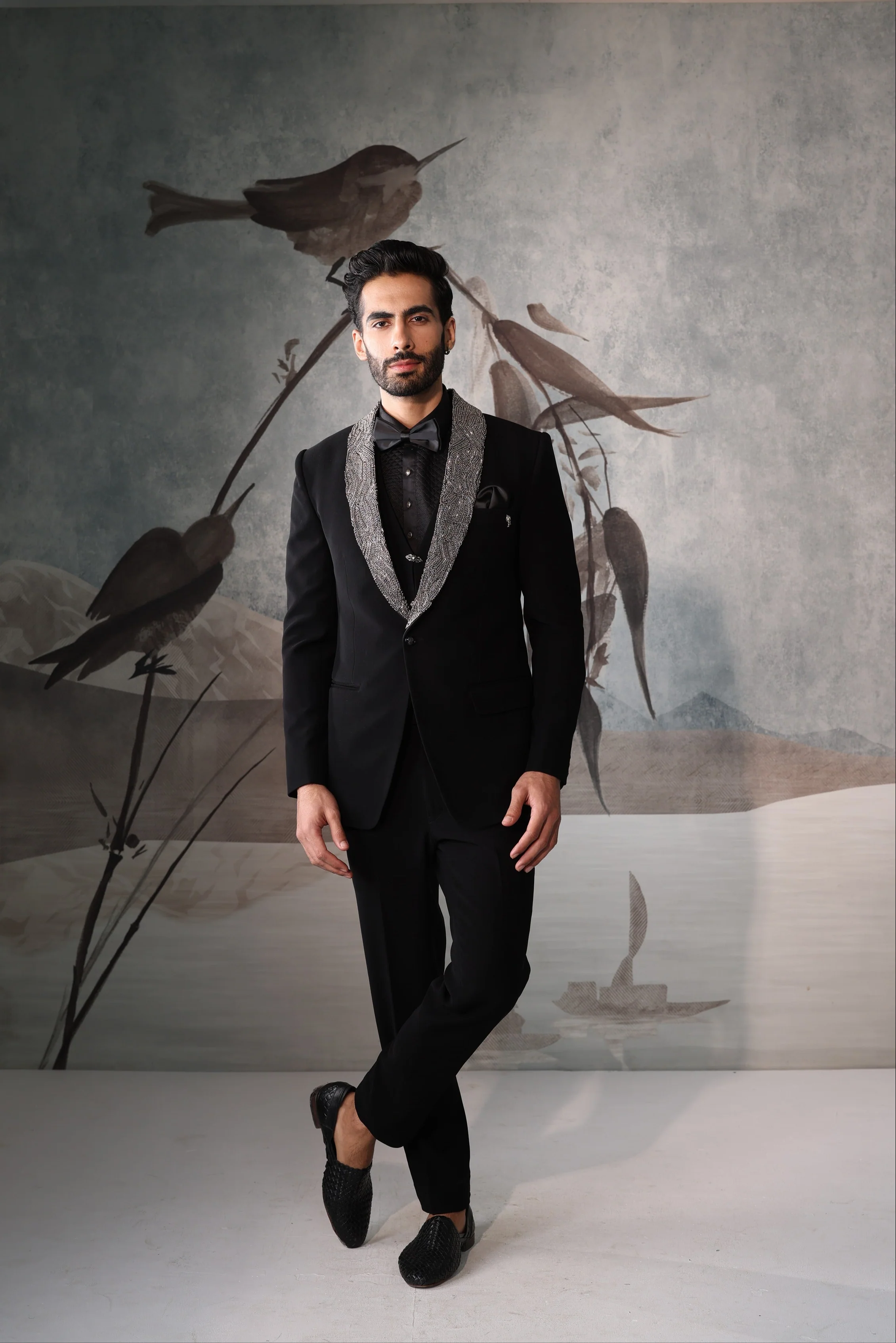 Black tuxedo with collar design - Image 4