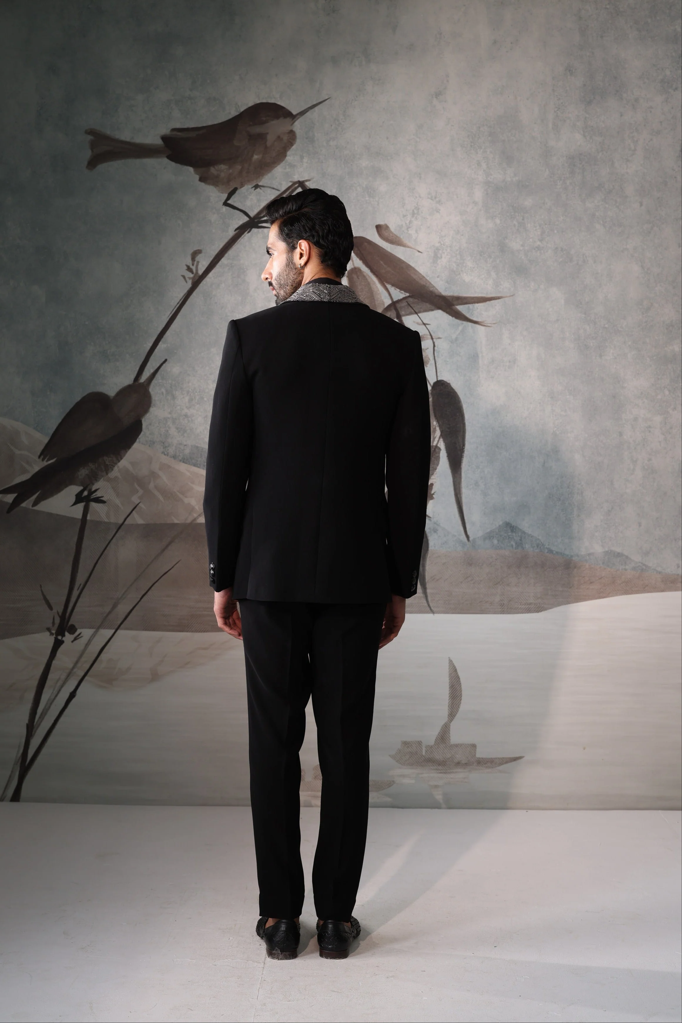 Black tuxedo with collar design - Image 5