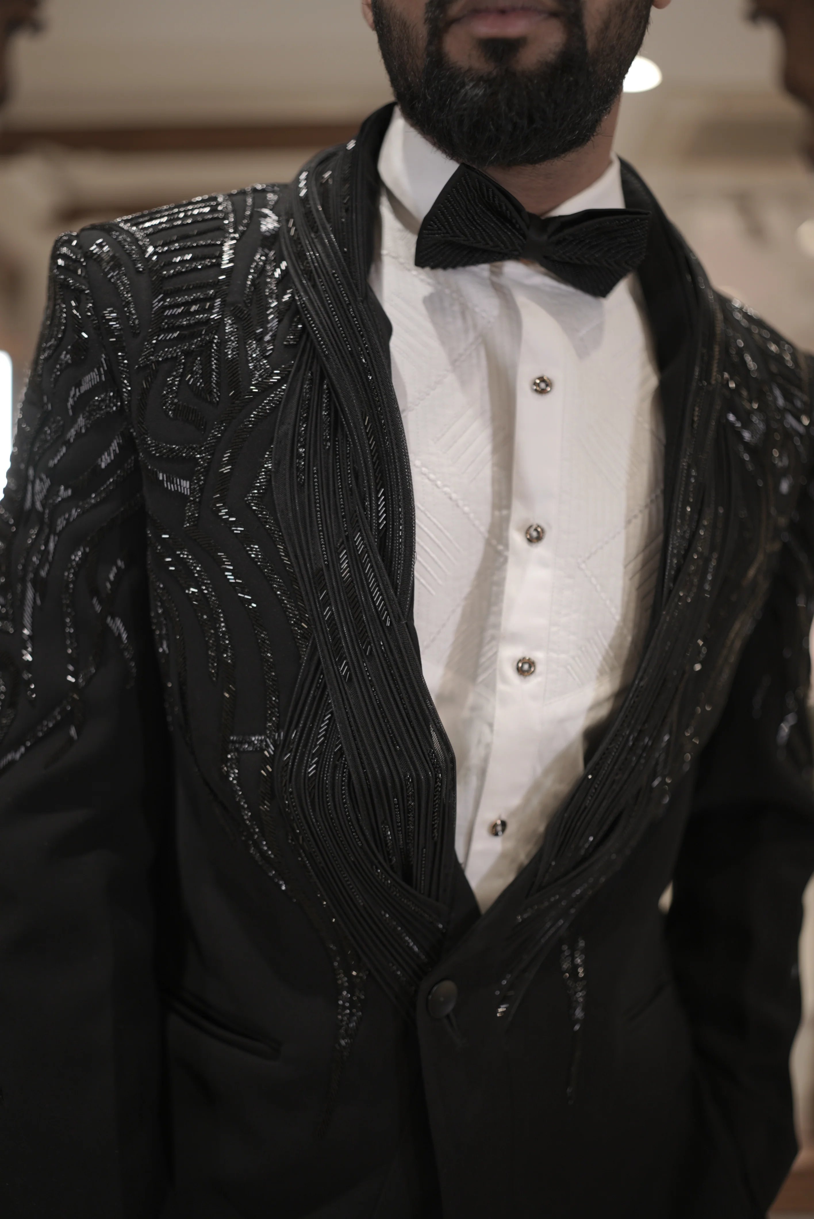 Black tuxedo with embroidered collar - Image 3