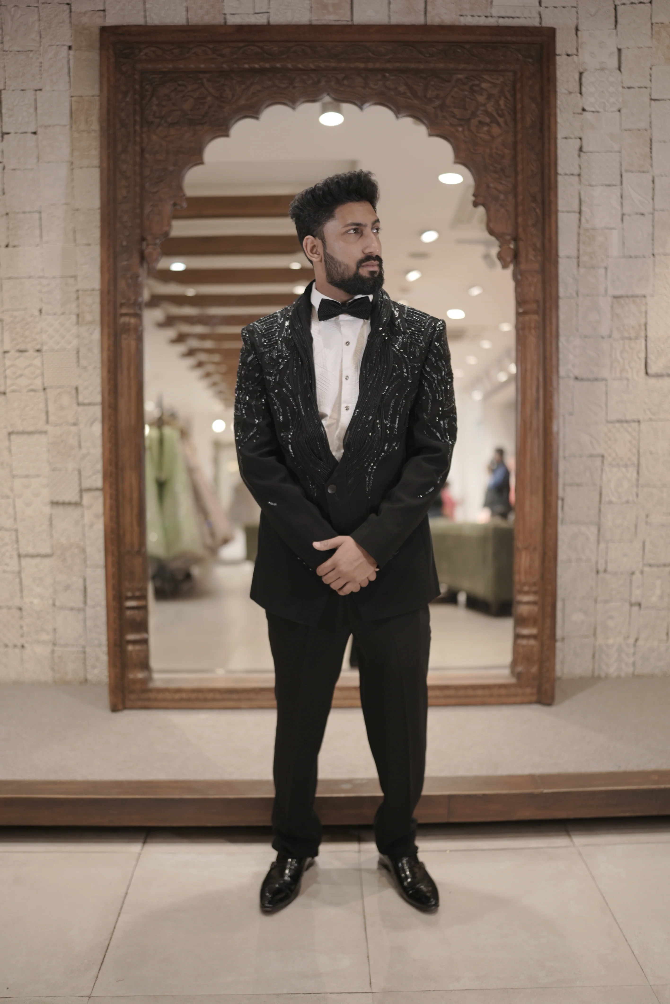 Black tuxedo with embroidered collar - Image 5