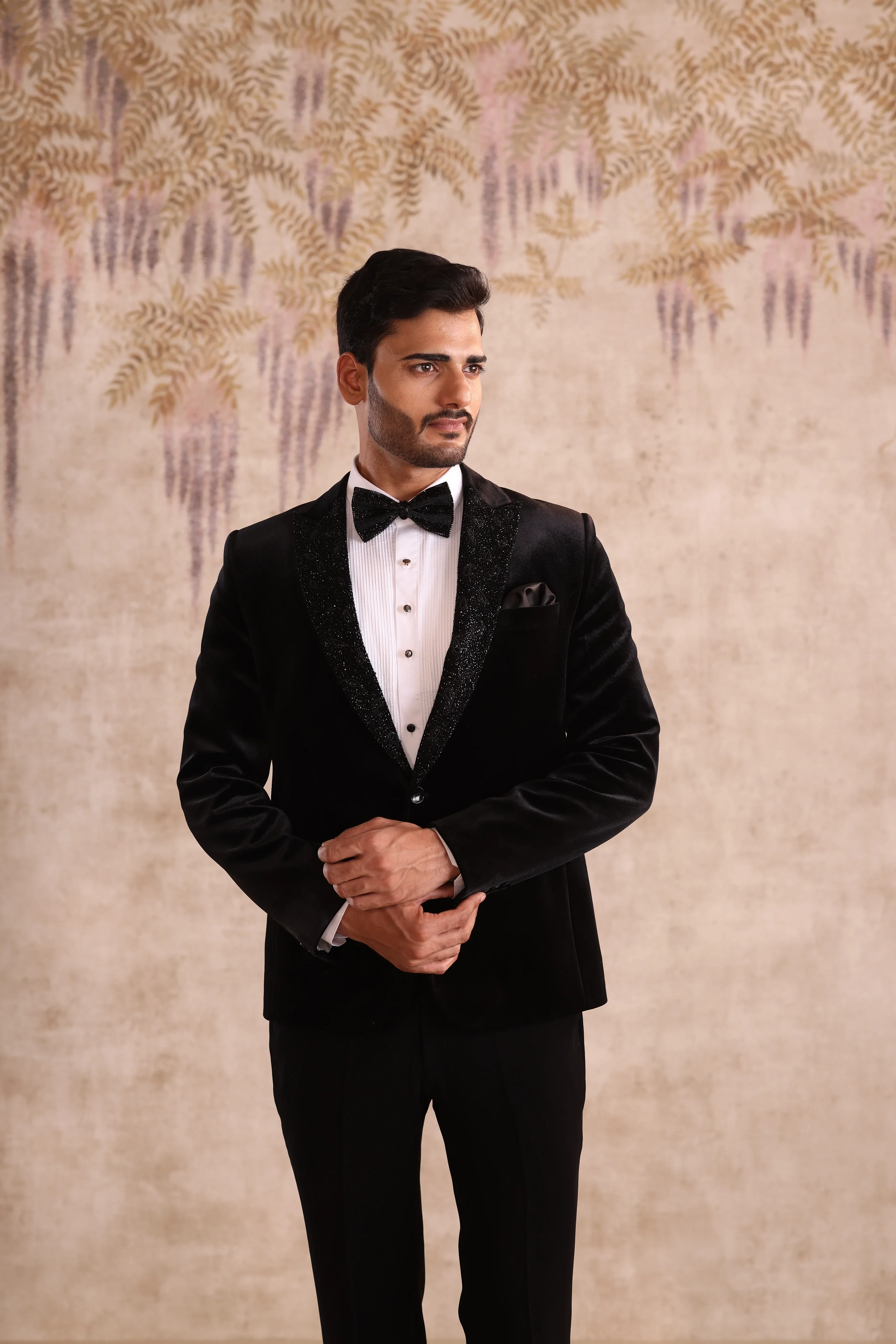 Black velvet peak embroidered lapel tuxedo - Image 3