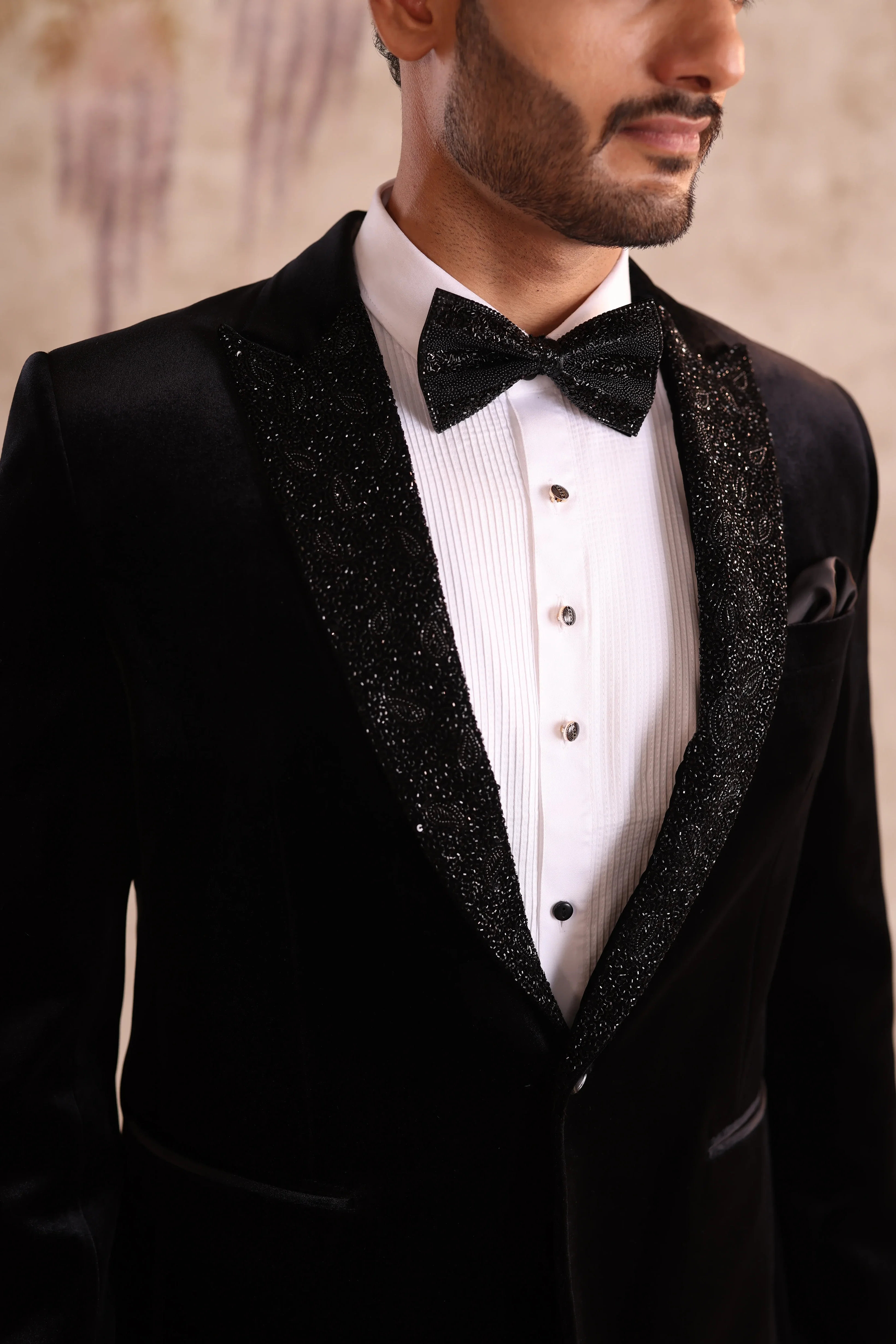Black velvet peak embroidered lapel tuxedo - Image 4