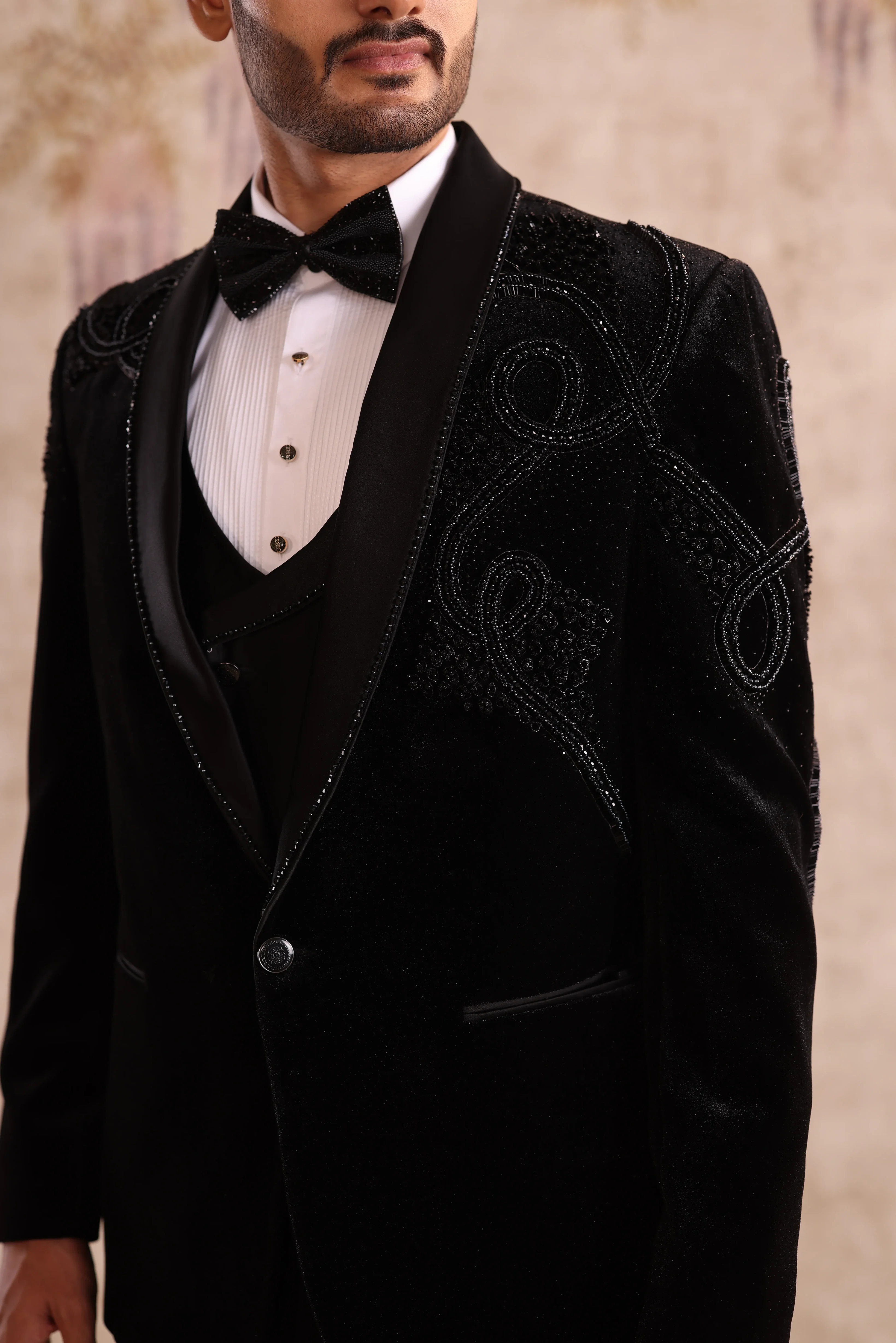 Embroidery Shawl lapel tuxedo with chest and shoulder embroidered work - Image 3