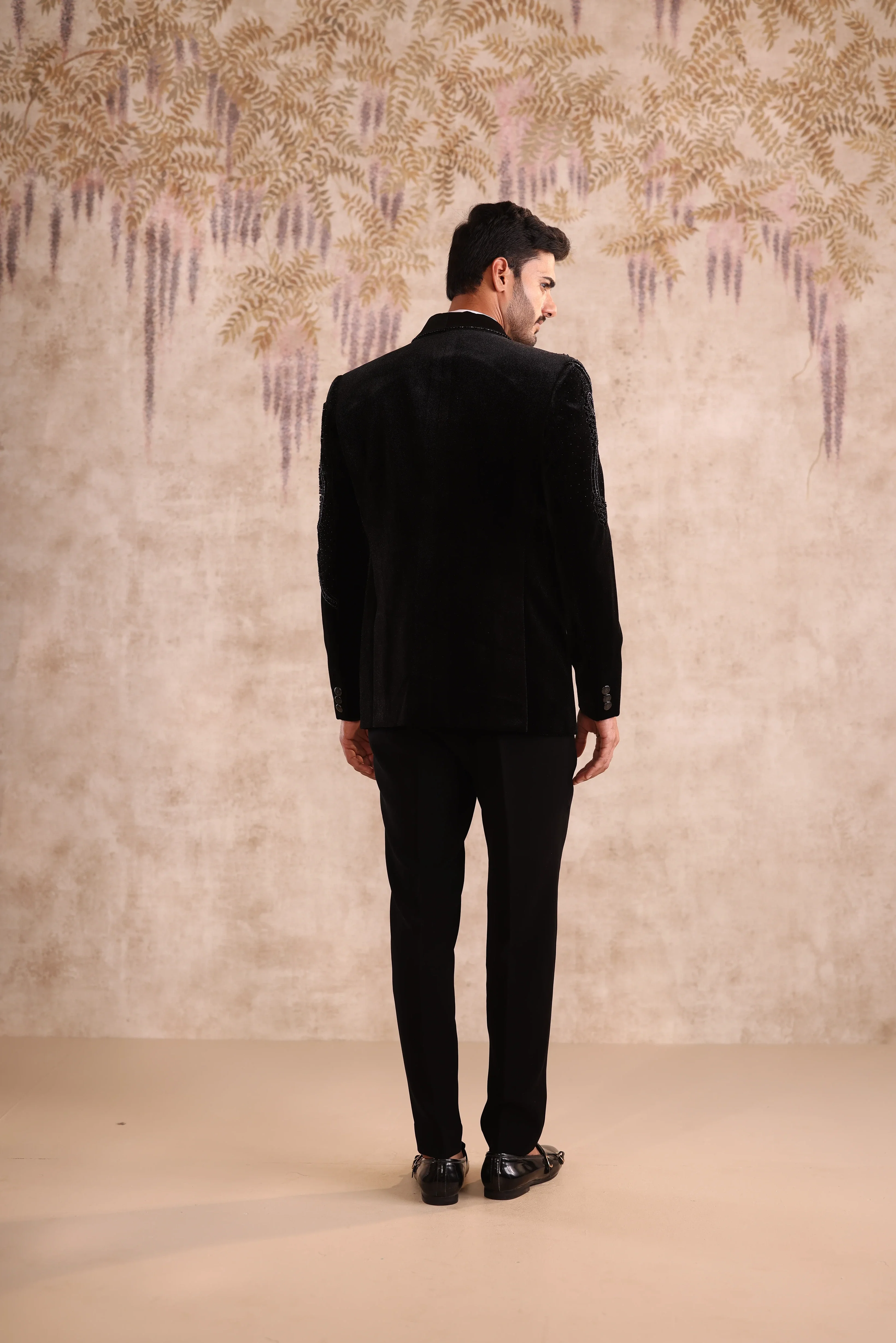 Embroidery Shawl lapel tuxedo with chest and shoulder embroidered work - Image 4