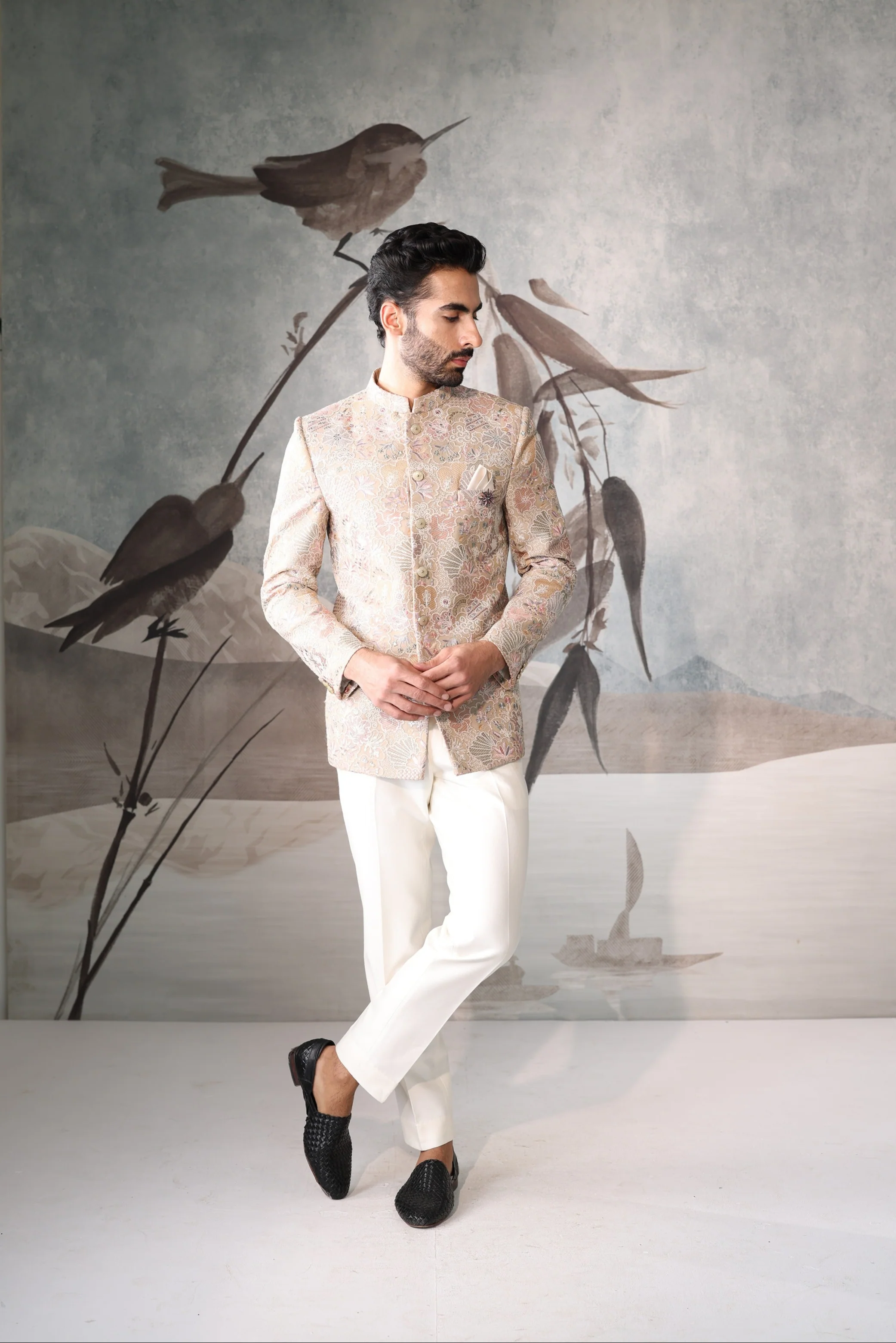 Beige bandgala with floral design - Image 2