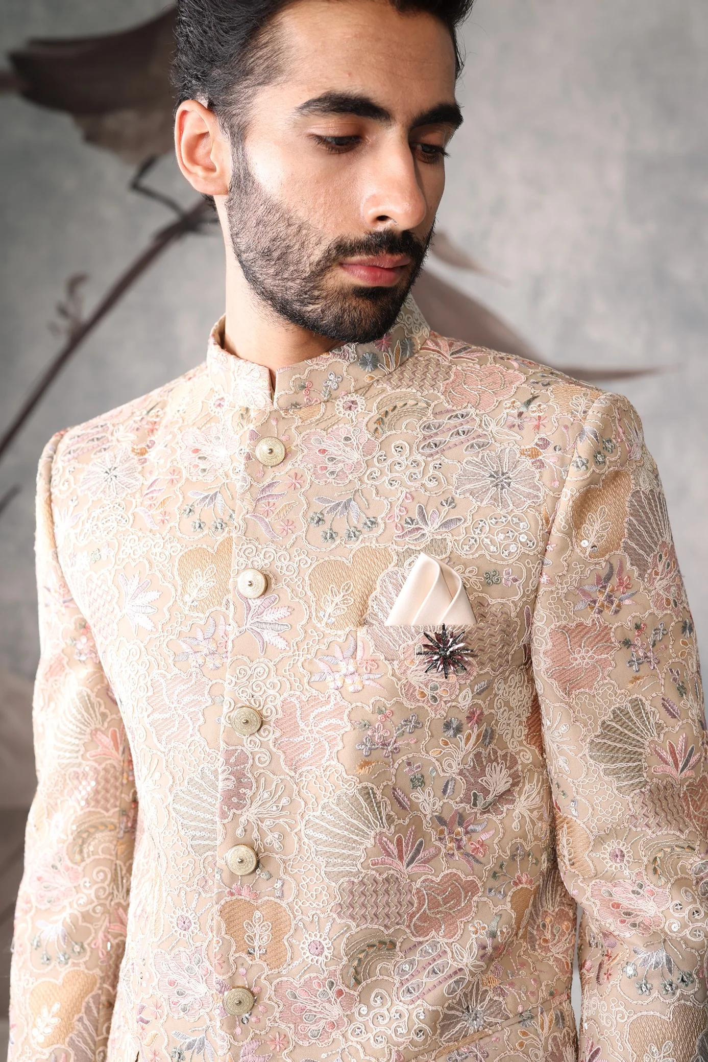 Beige bandgala with floral design - Image 4