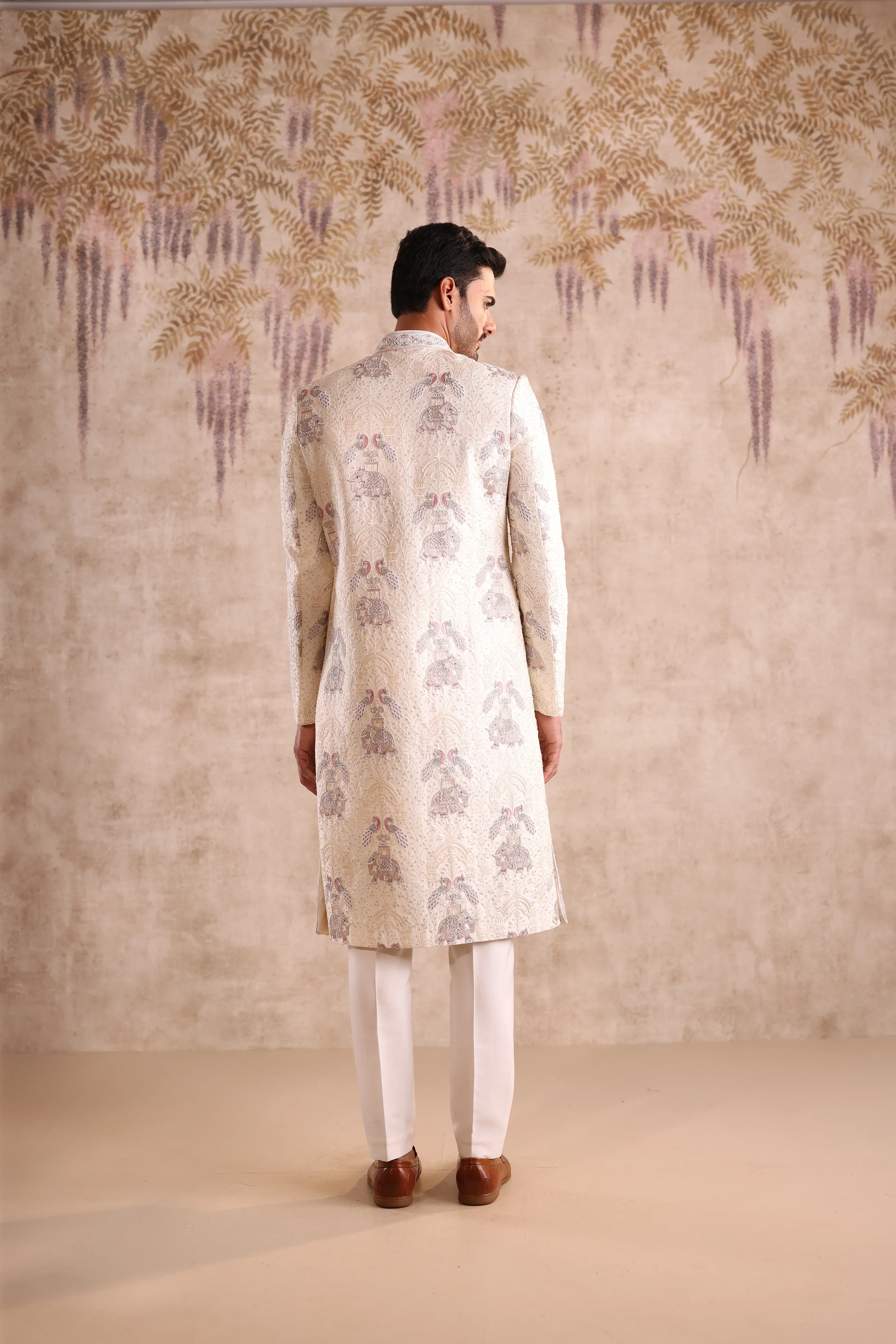 Off white full highlighted embroidery work with collar embroidery - Image 5
