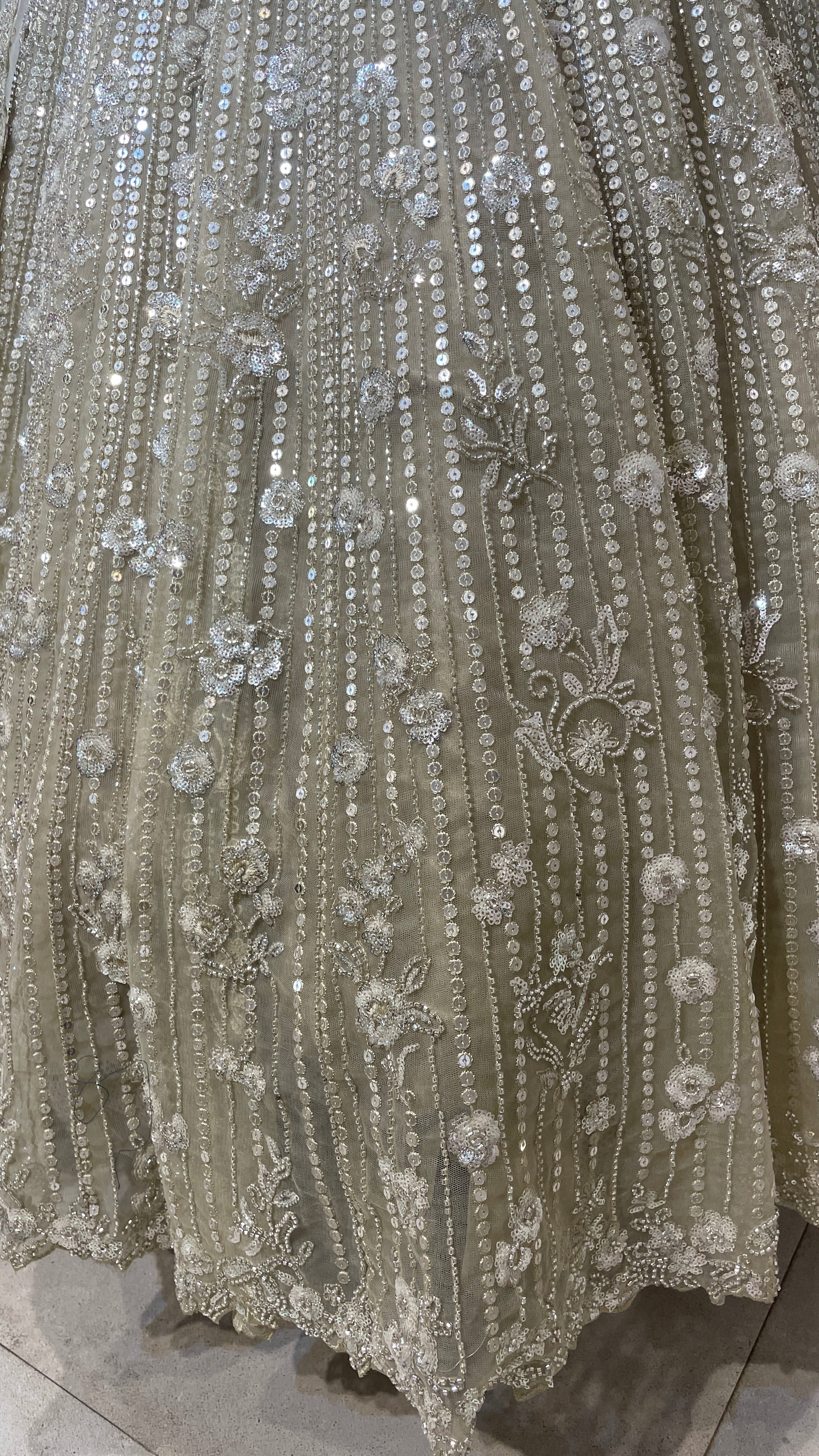 Cream net lehenga with cutdana and floral motifs - Image 4