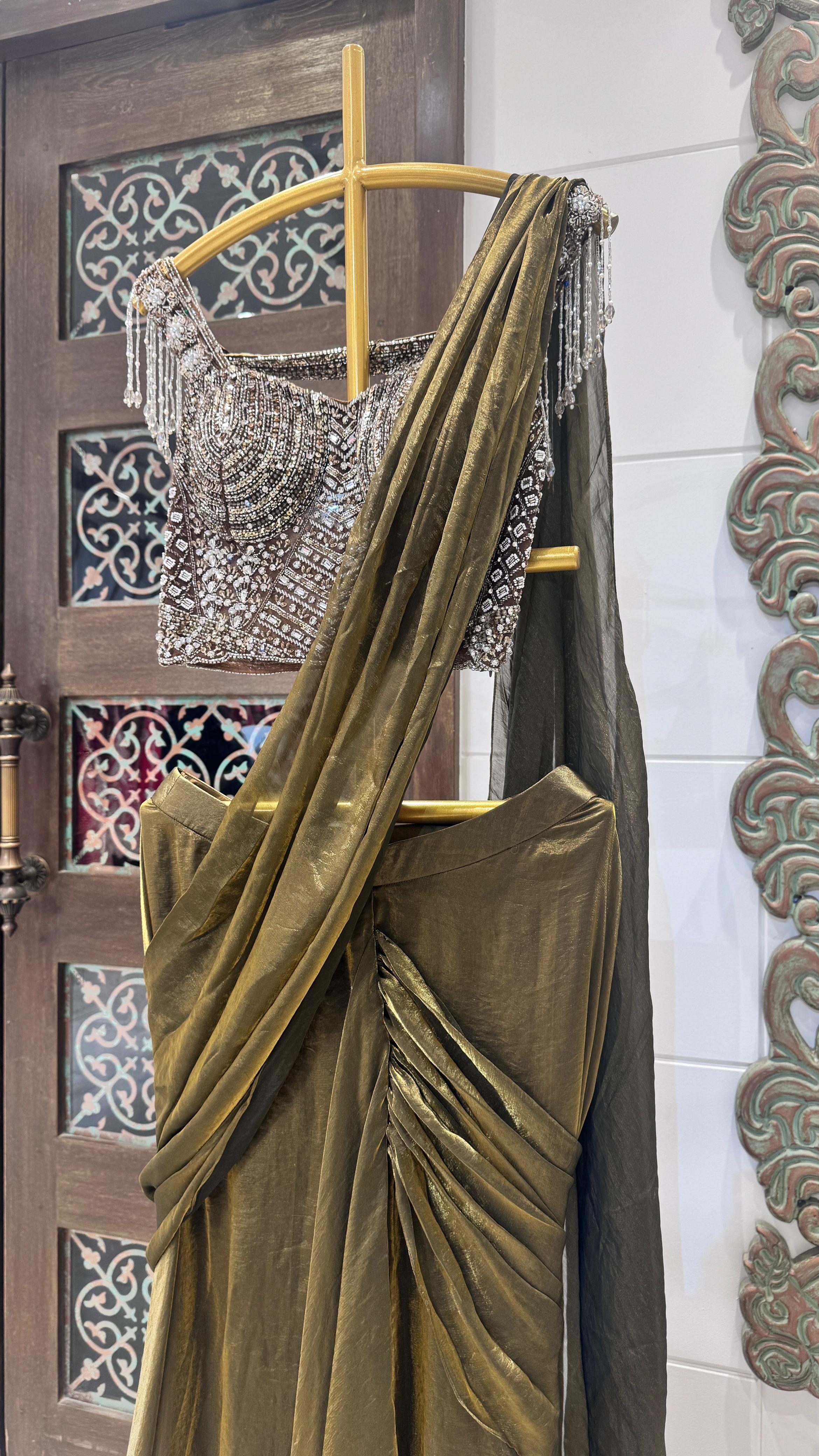 Gold saree - Image 2