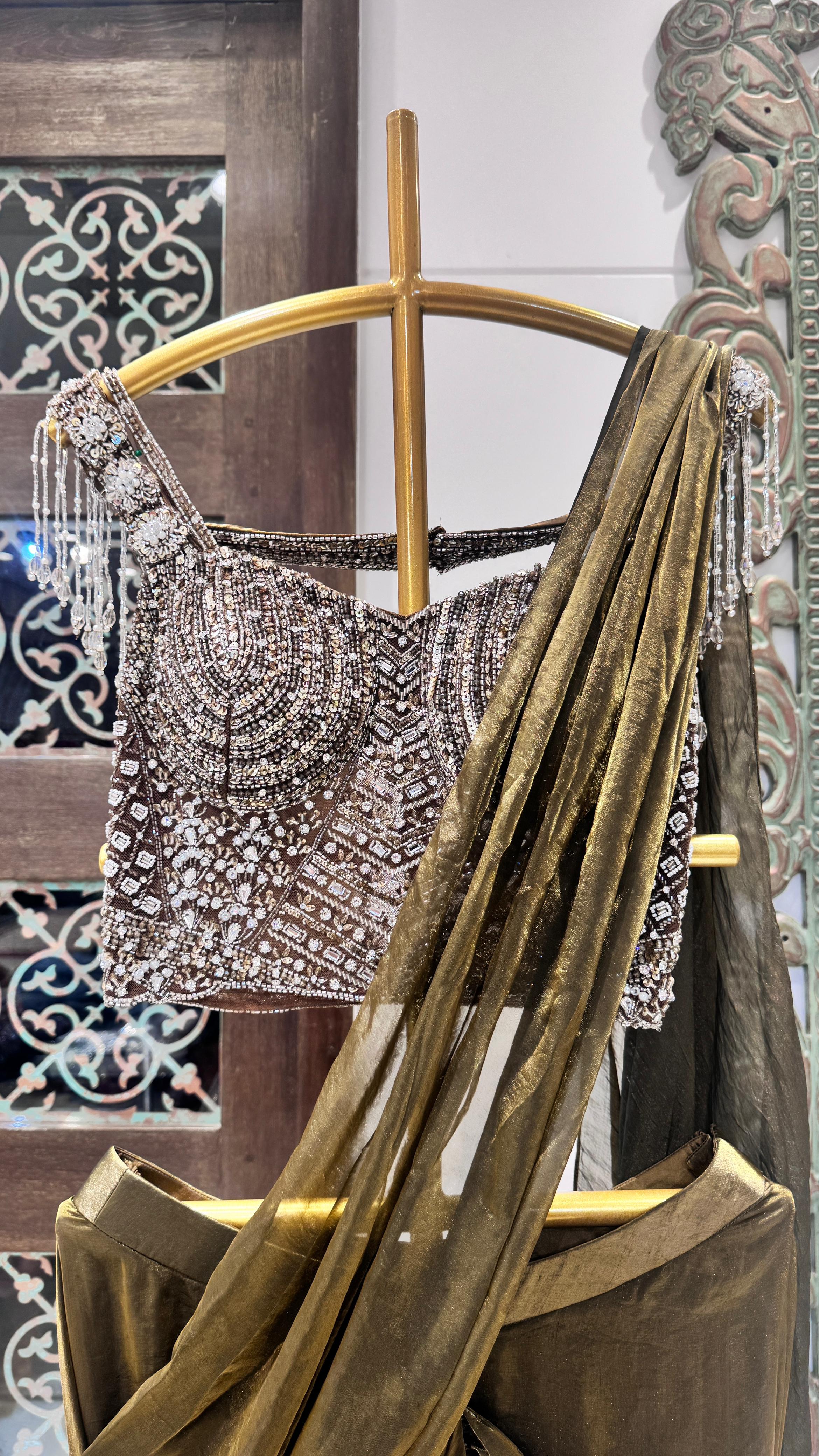 Gold saree - Image 3