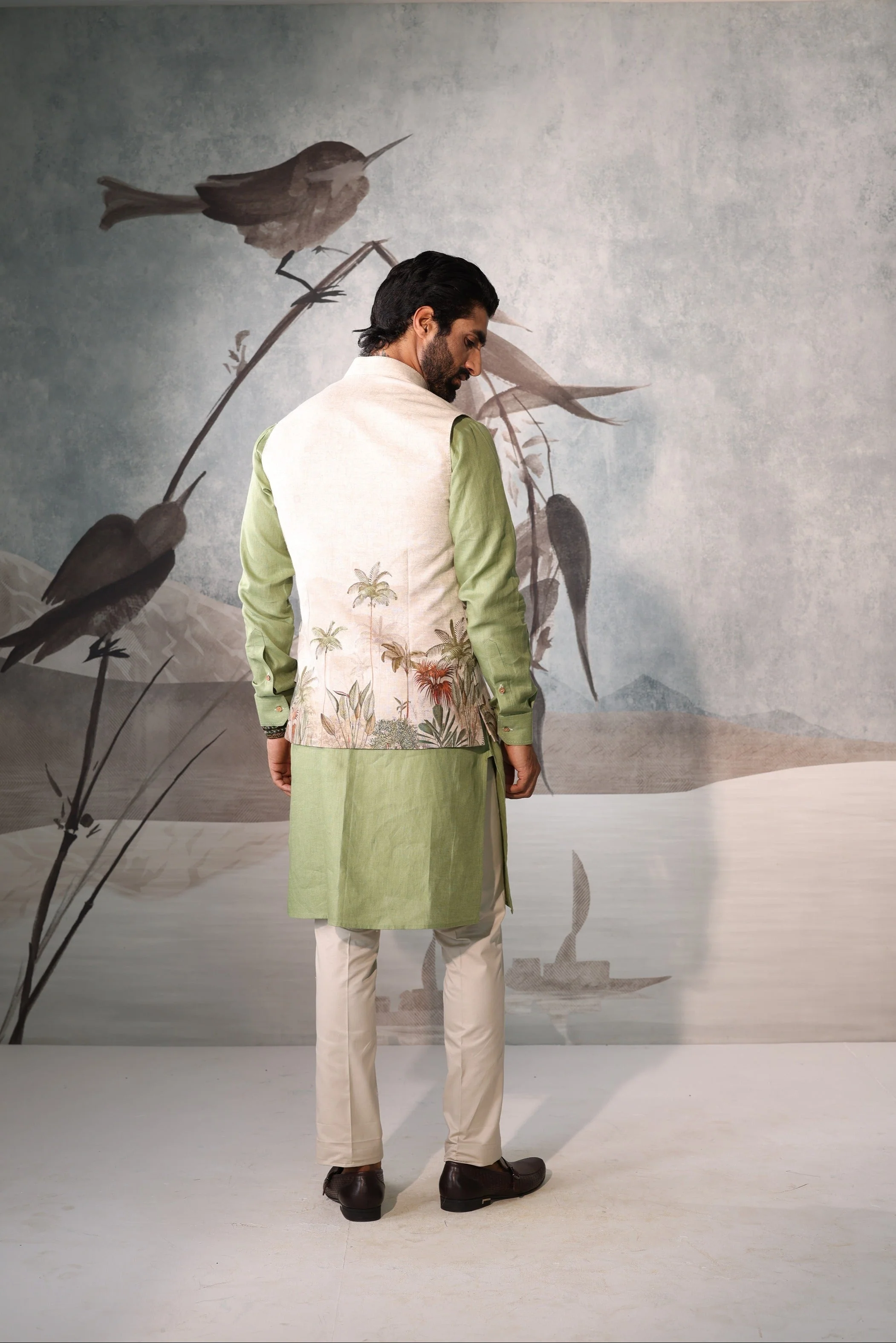 Linen sadri set with green kurta and floral design - Image 5