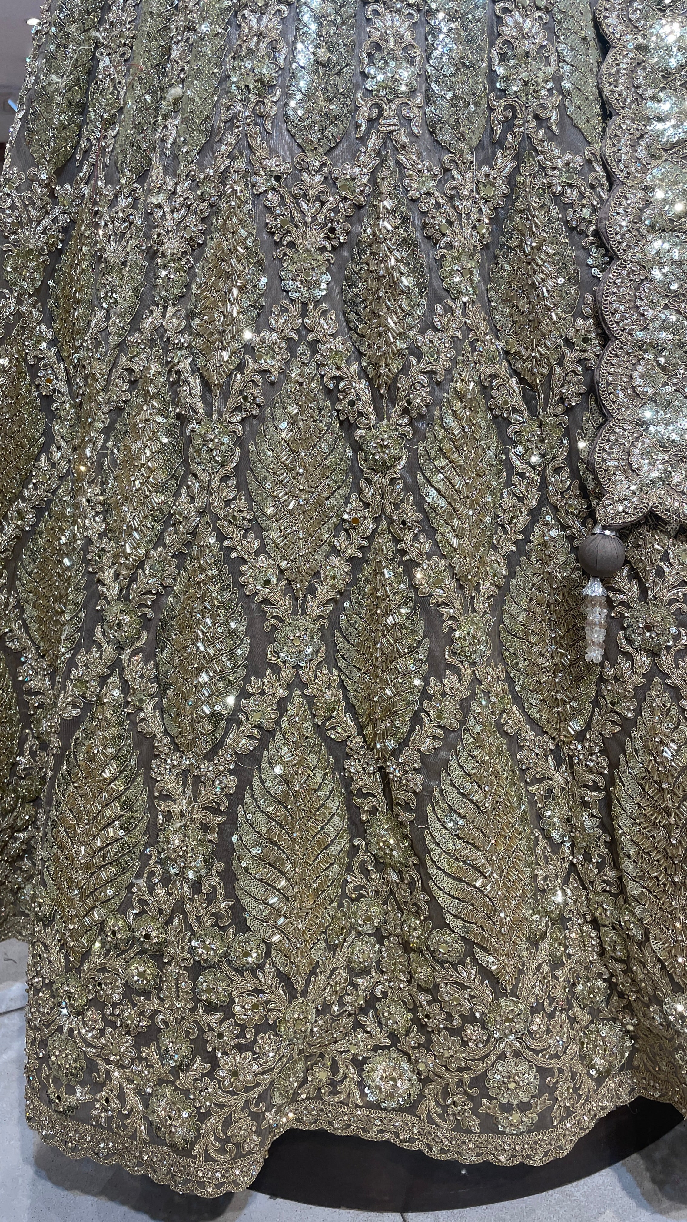 Net lehenga with gold embellishments - Image 4