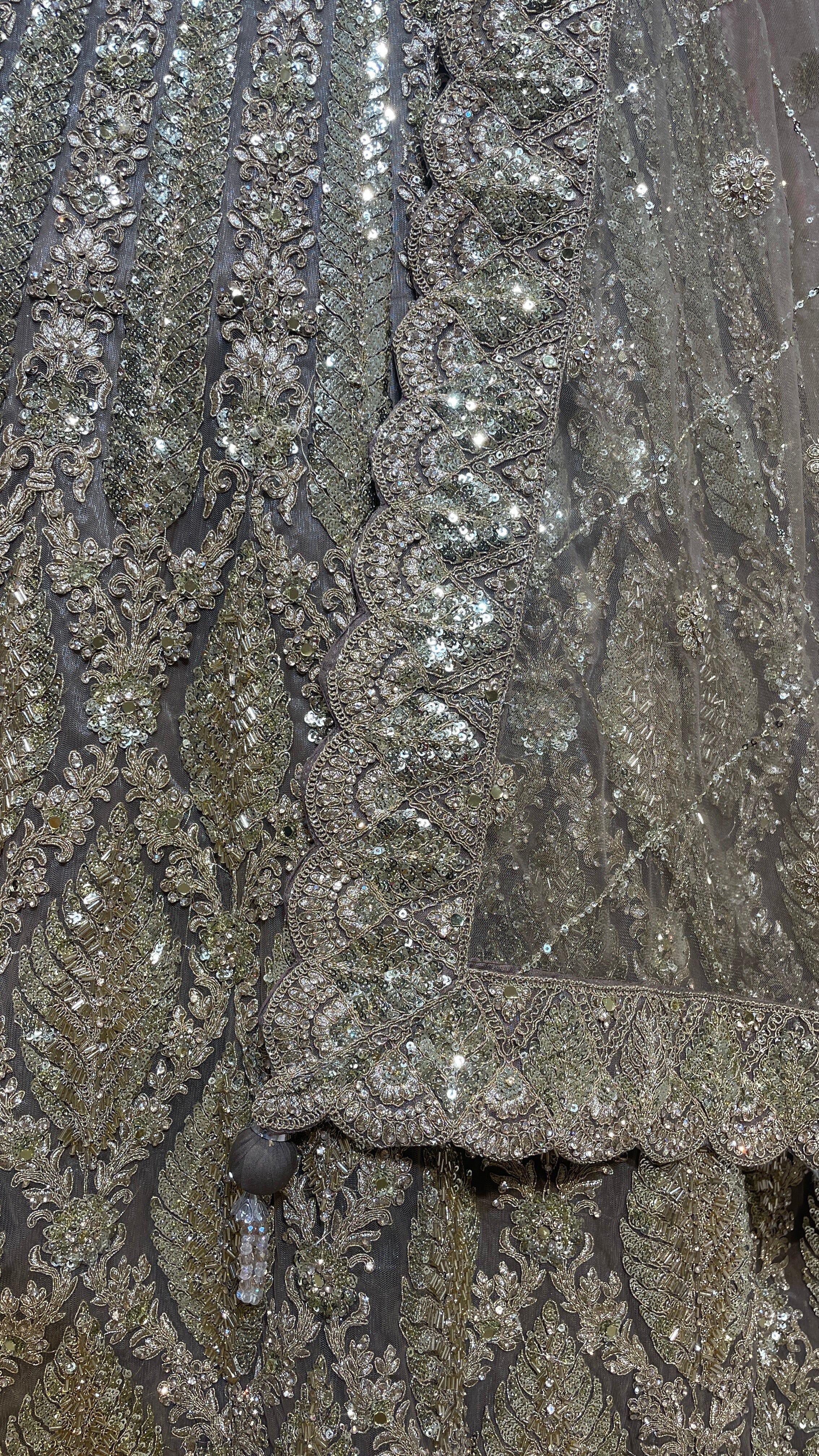 Net lehenga with gold embellishments - Image 5
