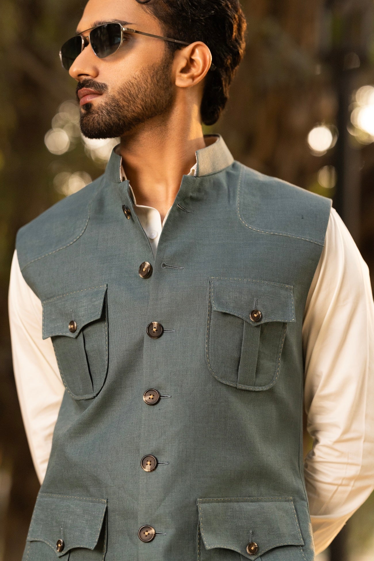 GREEN SADRI WITH FOUR POCKETS - Image 3