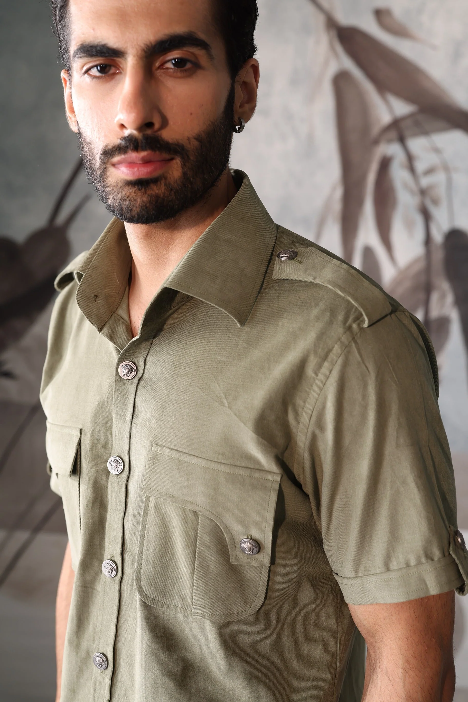 Plain shirt with patch pockets - Image 2