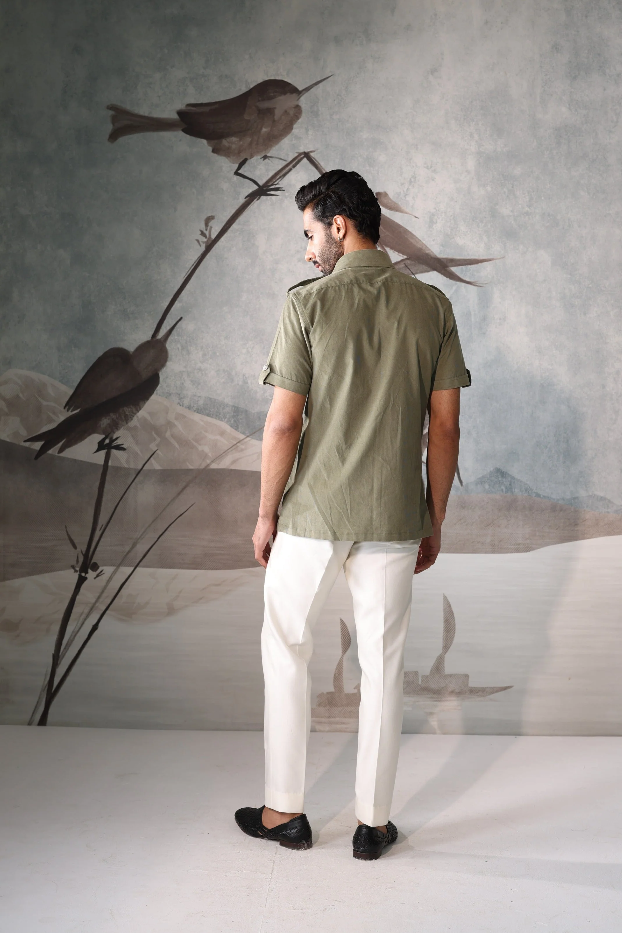 Plain shirt with patch pockets - Image 5