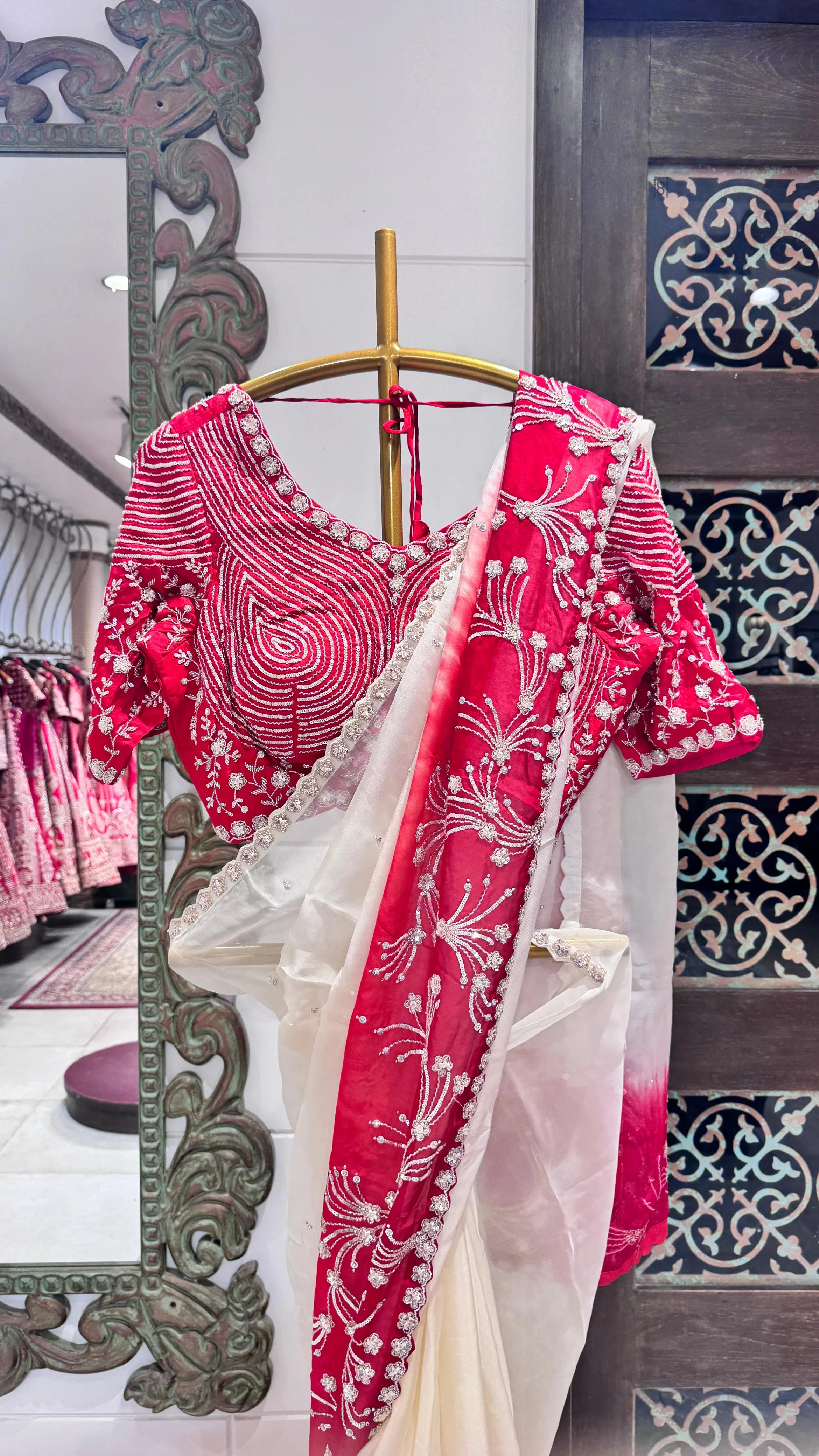 Red saree with floral border - Image 3