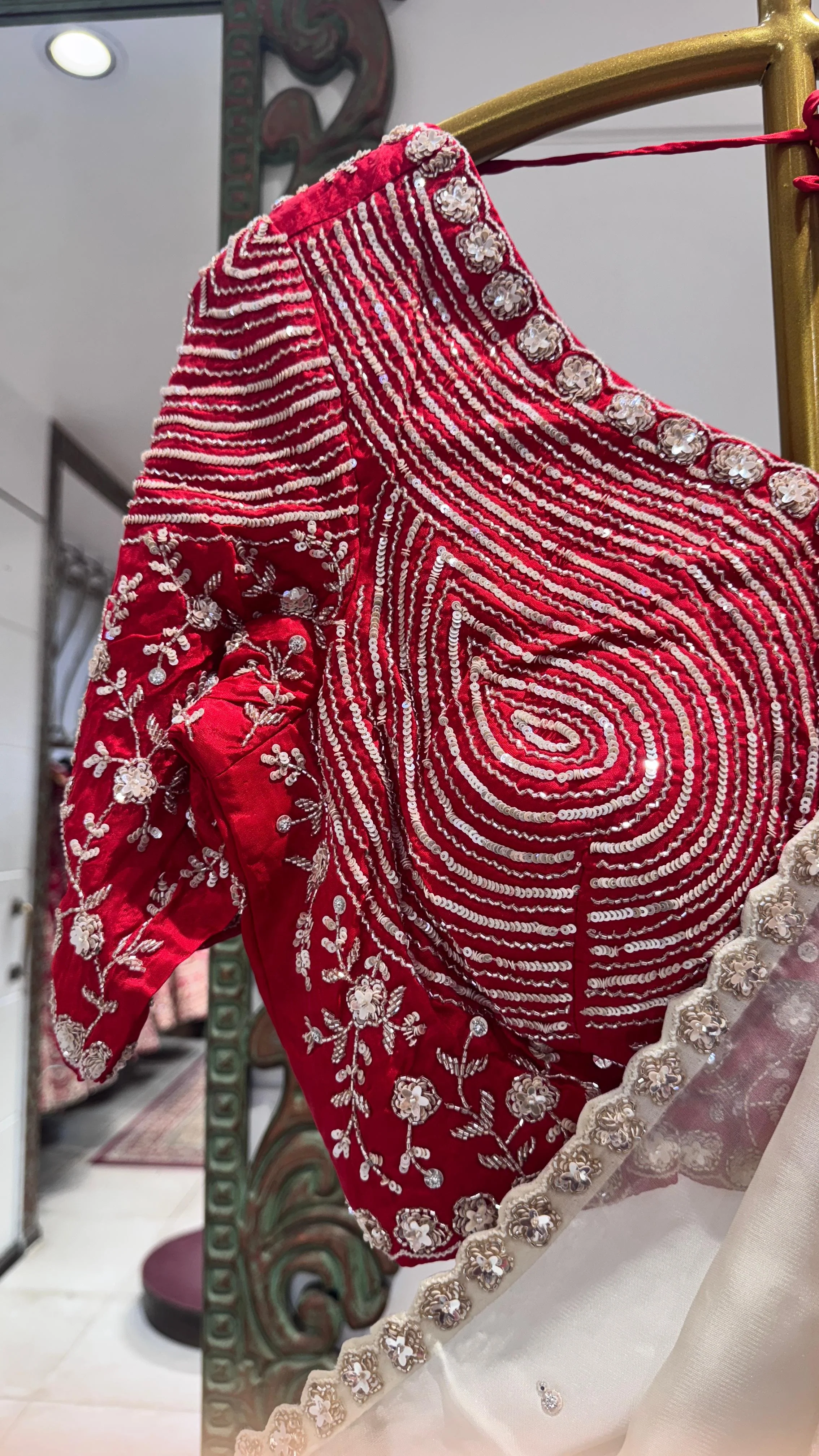 Red saree with floral border - Image 4