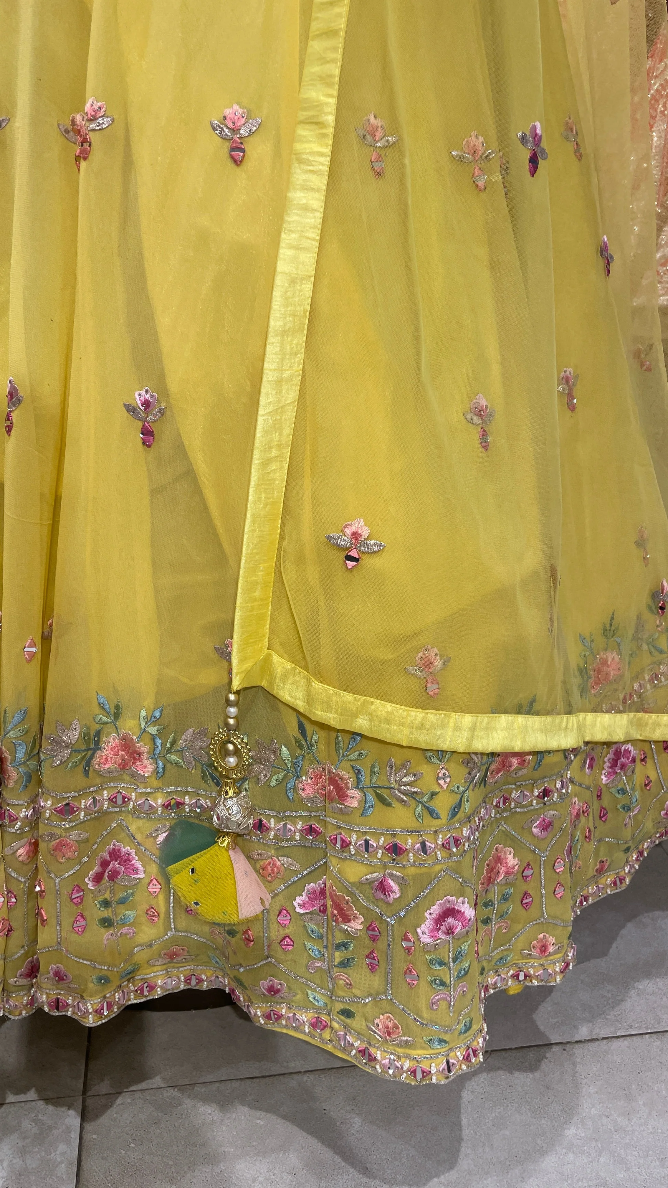 Yellow Georgette lehenga with floral motifs - Image 4